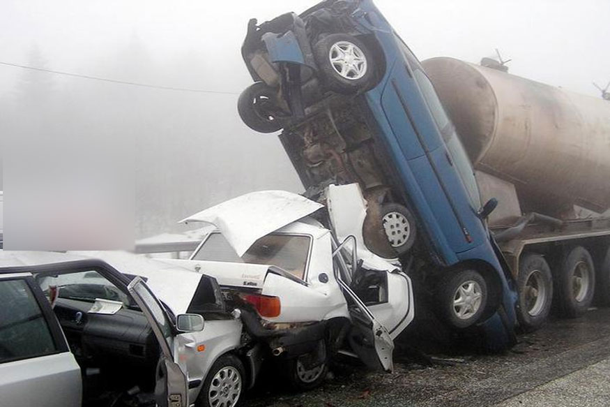 10 vehicles involved in a terrifying accident