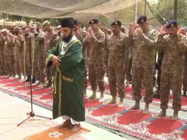 COAS Celebrated Eid With Troops At LoC